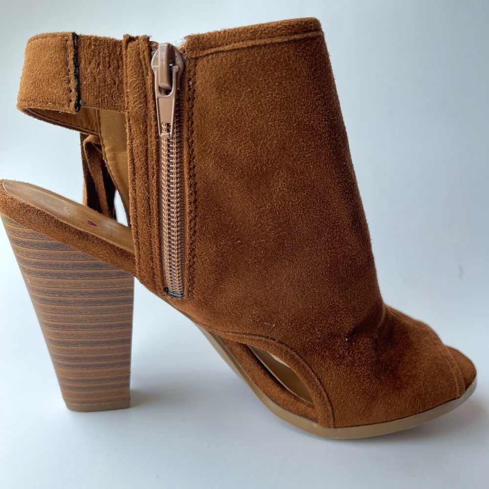 Peep Toe Fringe Heeled Boots- 7.5 - Picture 3 of 7